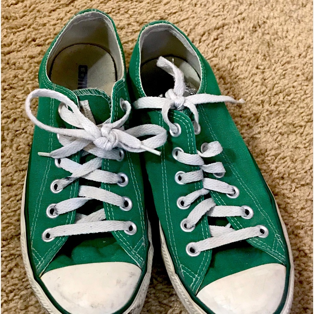 Green converse size 8